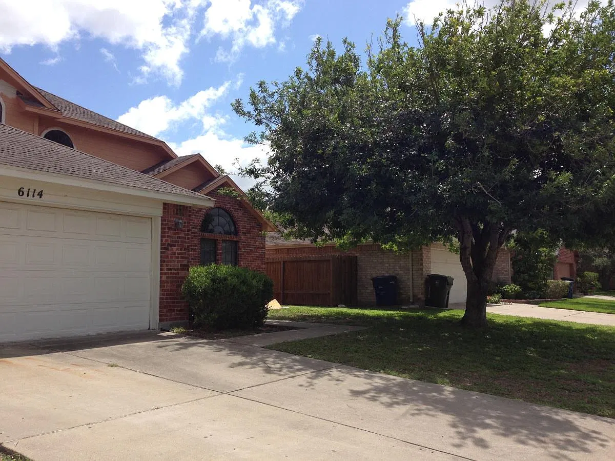4 bed, 2200 sqft, $2,388 — Photo 2