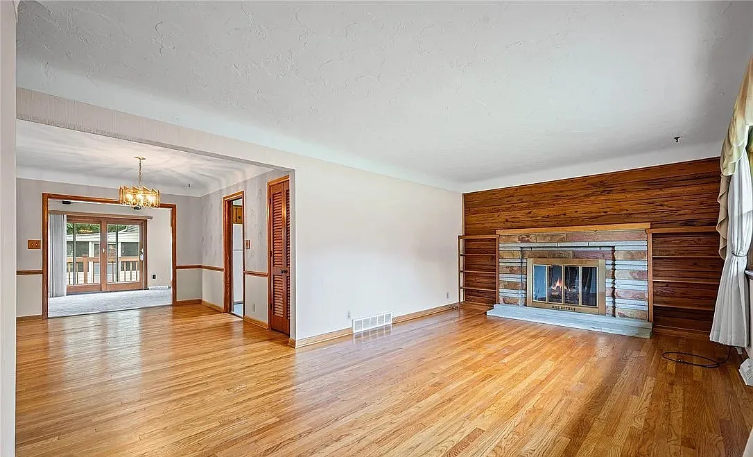 3 bed, 2.5 bath, 2166 sqft, $2,700 — Photo 2