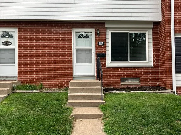 222 Arbor Ct, Omaha, NE 68108
