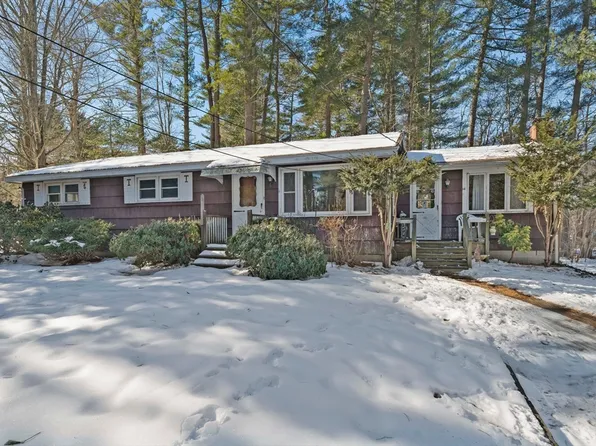 14 Carver St, Halifax, MA 02338