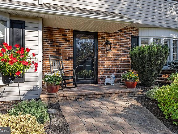 4th image of 284 Greenview Rd