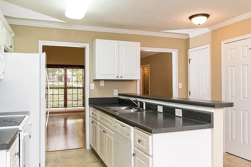 3 bed, 1365 sqft, $1,800 — Photo 3