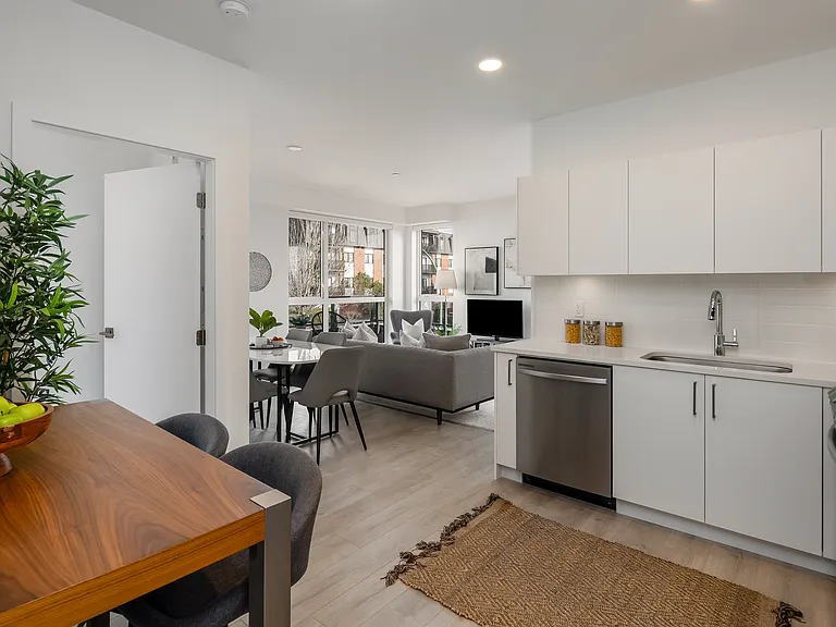 133 E 4th St — Photo 21