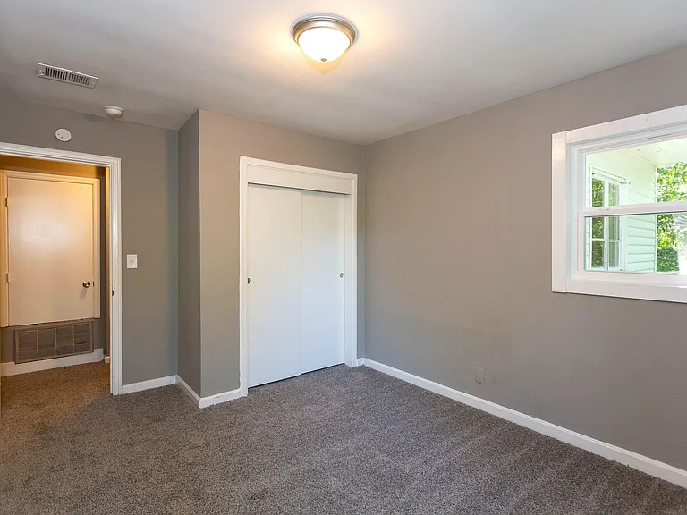 204 McCormick Ave — Photo 14