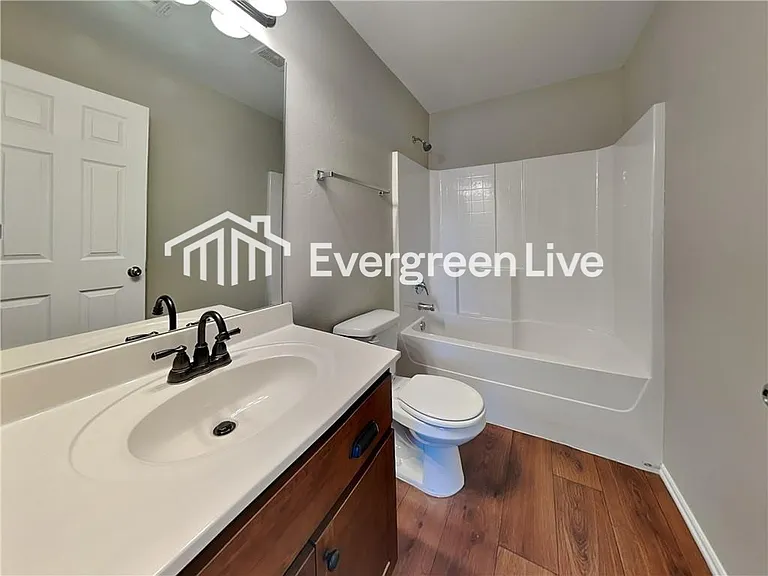 451 NE 19th Pl — Photo 7