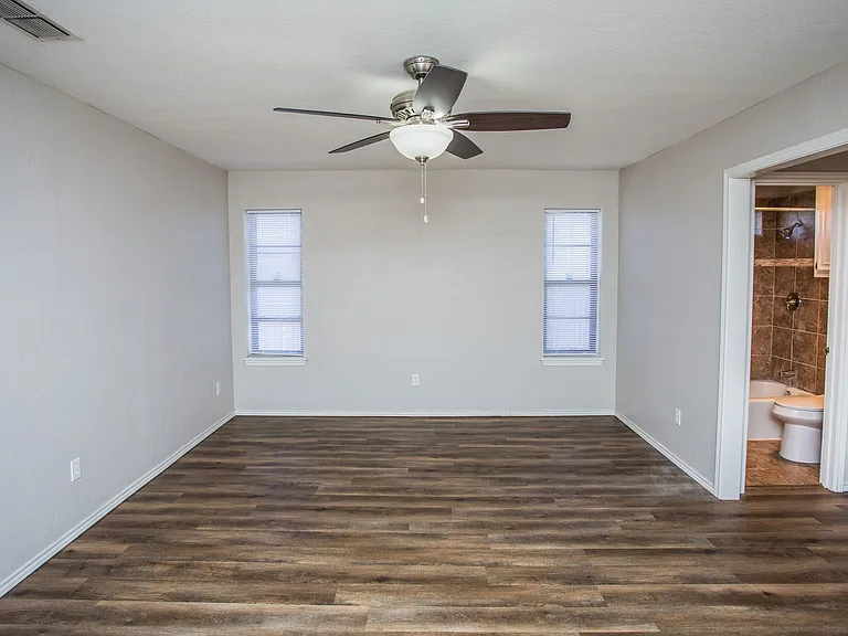 3401 Essex Ave — Photo 10