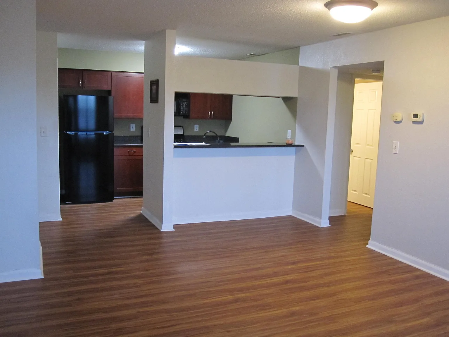 2 bed, 1.5 bath, 945 sqft, $1,900 — Photo 4