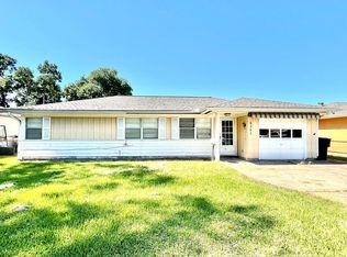 6351 Dave St, Groves, TX 77619
