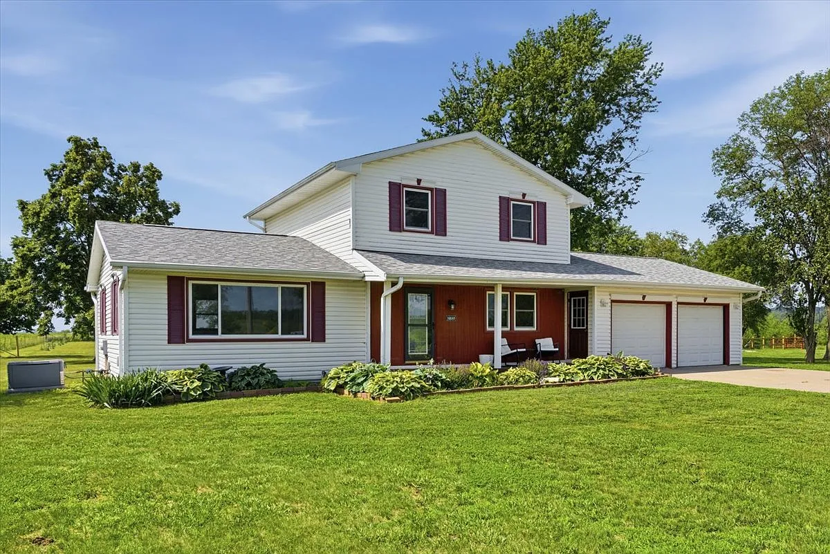 3 bed, 1.5 bath, 1584 sqft, $2,500 — Photo 2