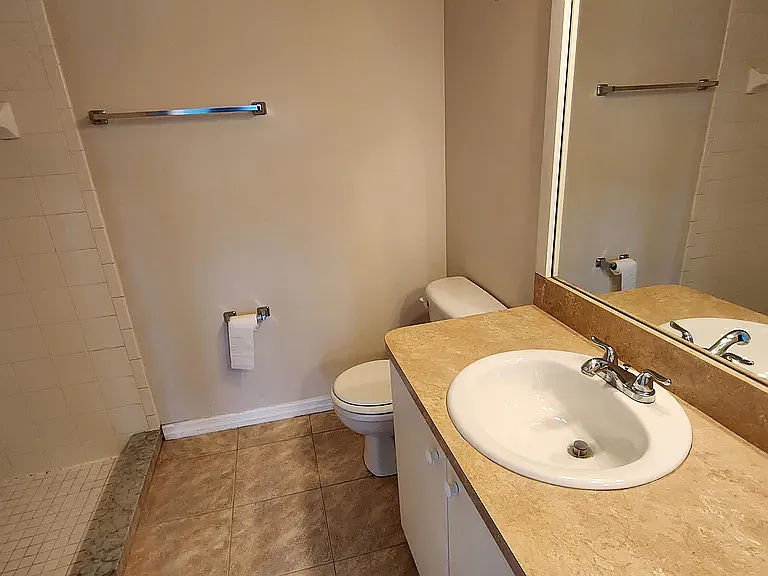 3 bed, 1598 sqft, $2,440 — Photo 2