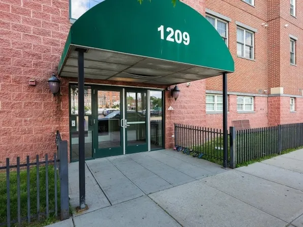 1209 Summit Ave #405, Jersey City, NJ 07307