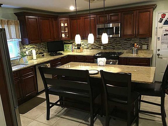 4th image of 34 Redwood Dr