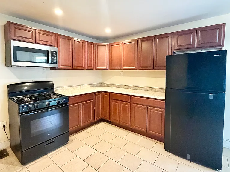 133 Hobart St #2W — Photo 1