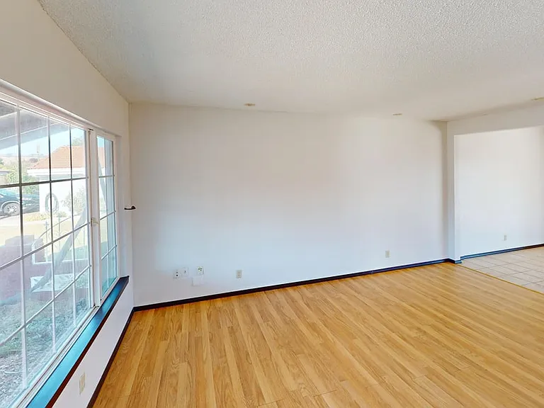 4728 Nelson St — Photo 11