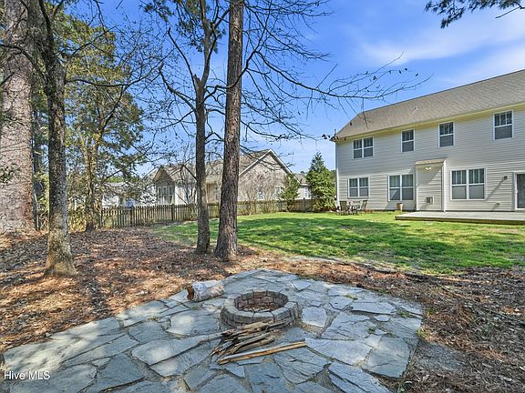 3rd image of 476 Landsdowne Circle