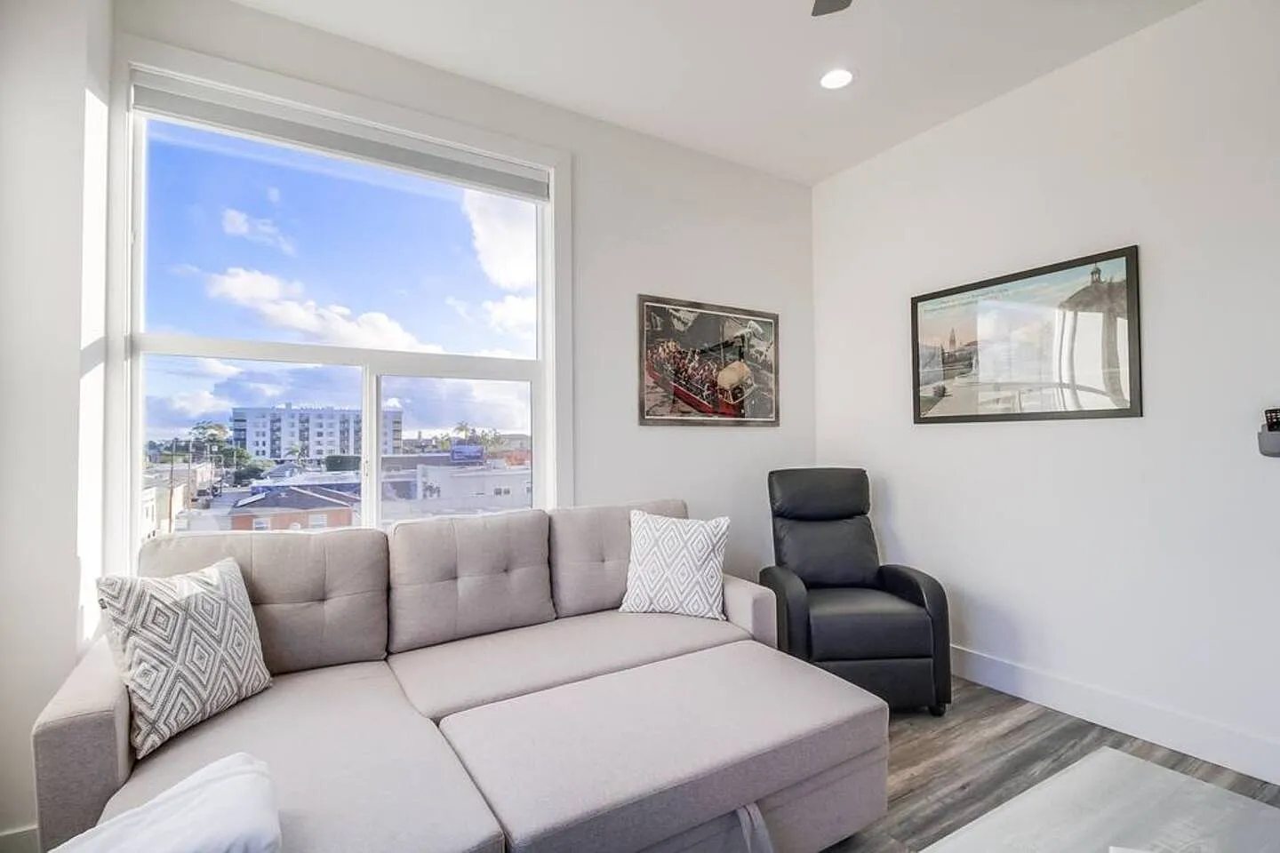 2 bed, 2.5 bath, 1400 sqft, $5,000 — Photo 3