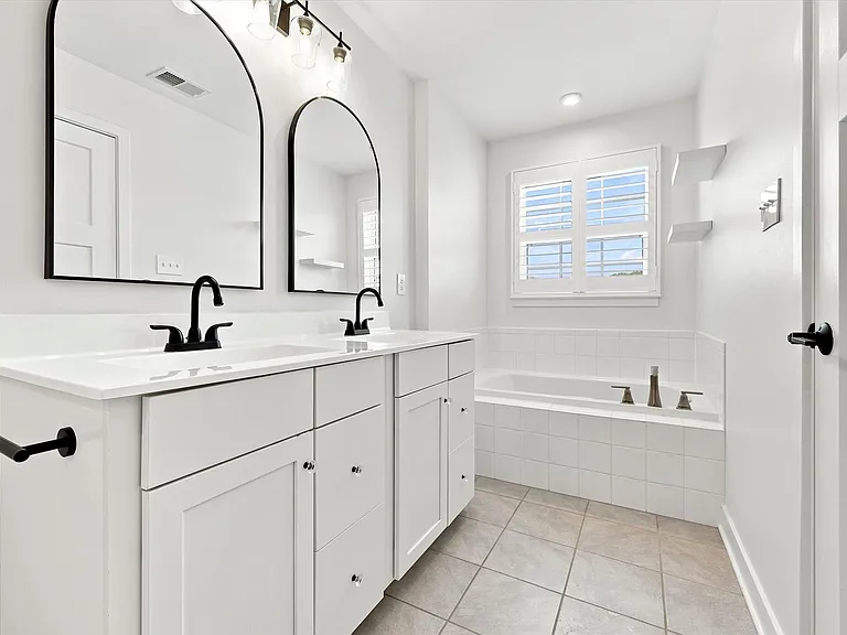 523 E Union St — Photo 17