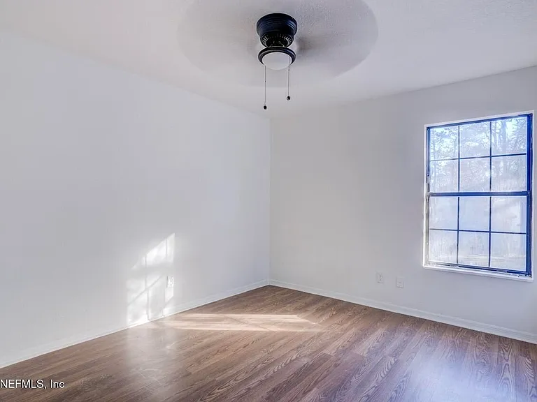726 Plainfield Ave — Photo 8
