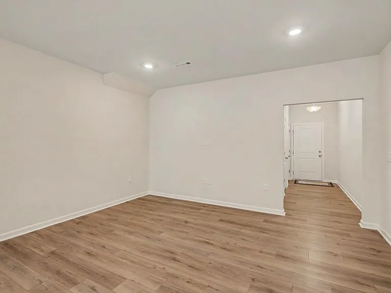 909 Falls Grove Trl — Photo 5