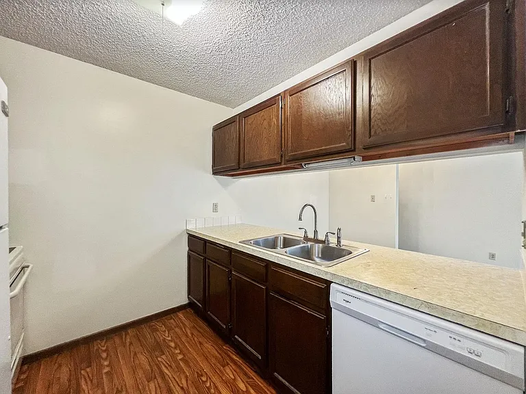 515 S 4th St #15 — Photo 4