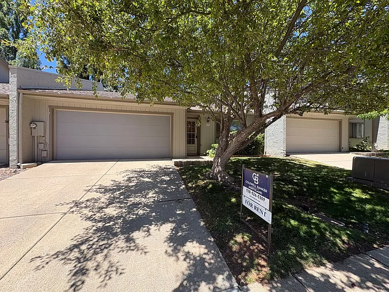 1721 N Fairway Dr — Photo 2