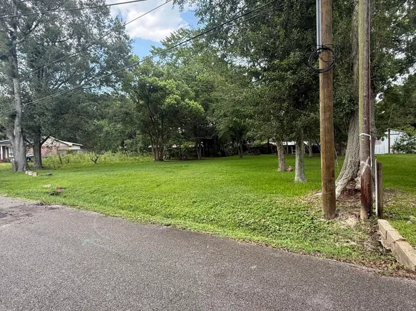 3212 Argentina St, Pascagoula, MS 39581