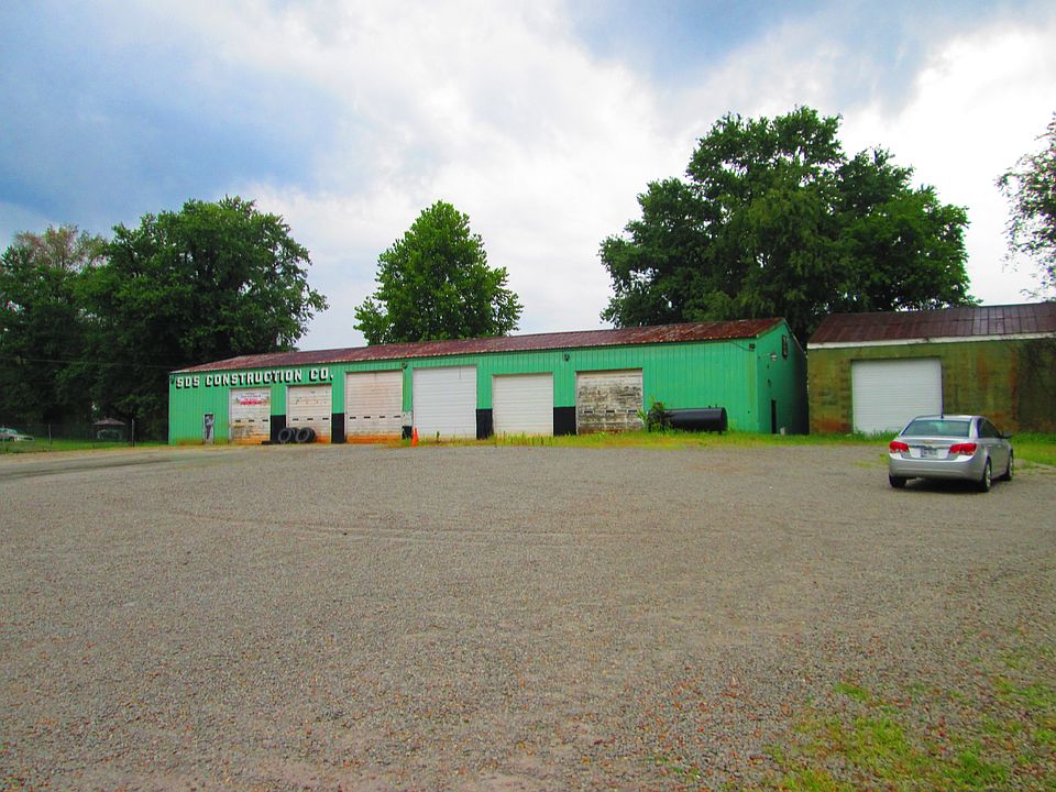 2nd image of 2005 Main St