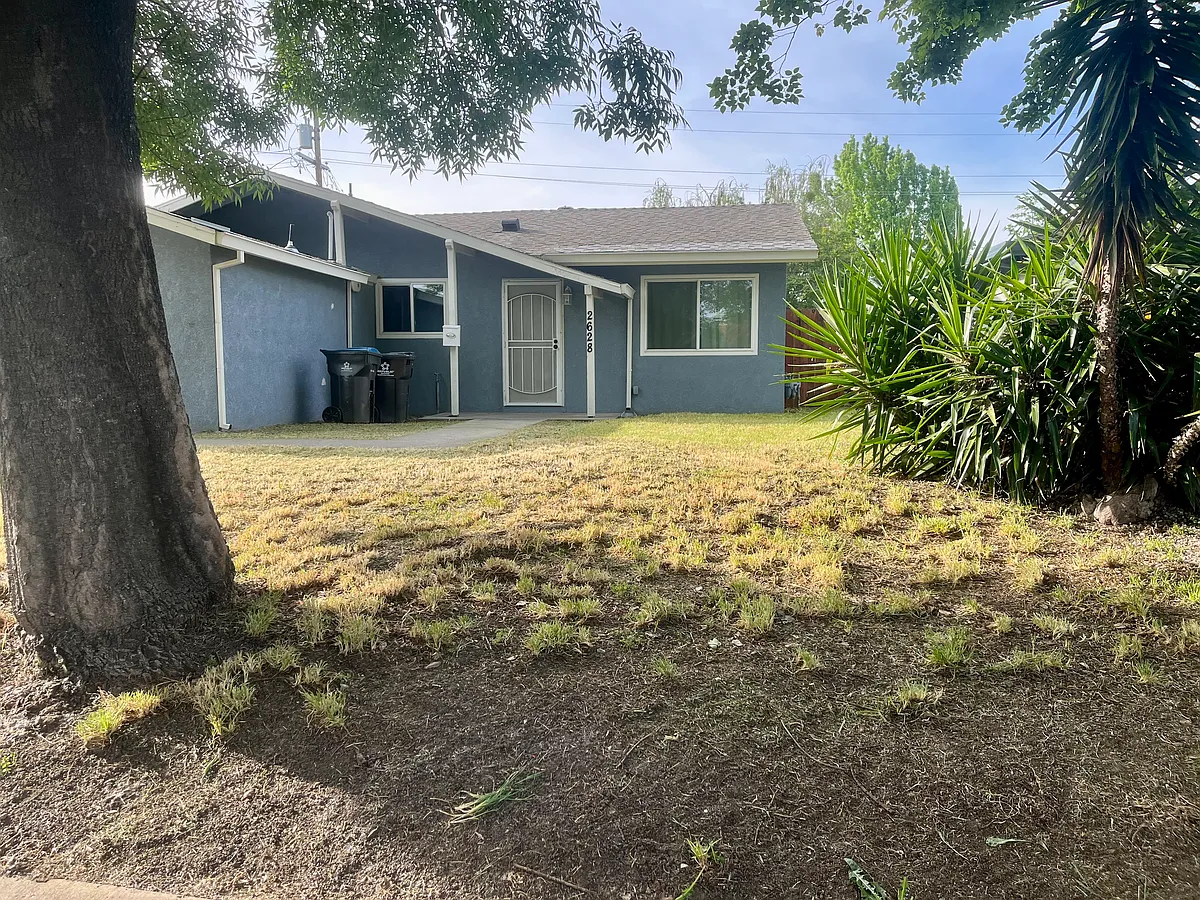 Building Photo - 2628 Cypress Ave