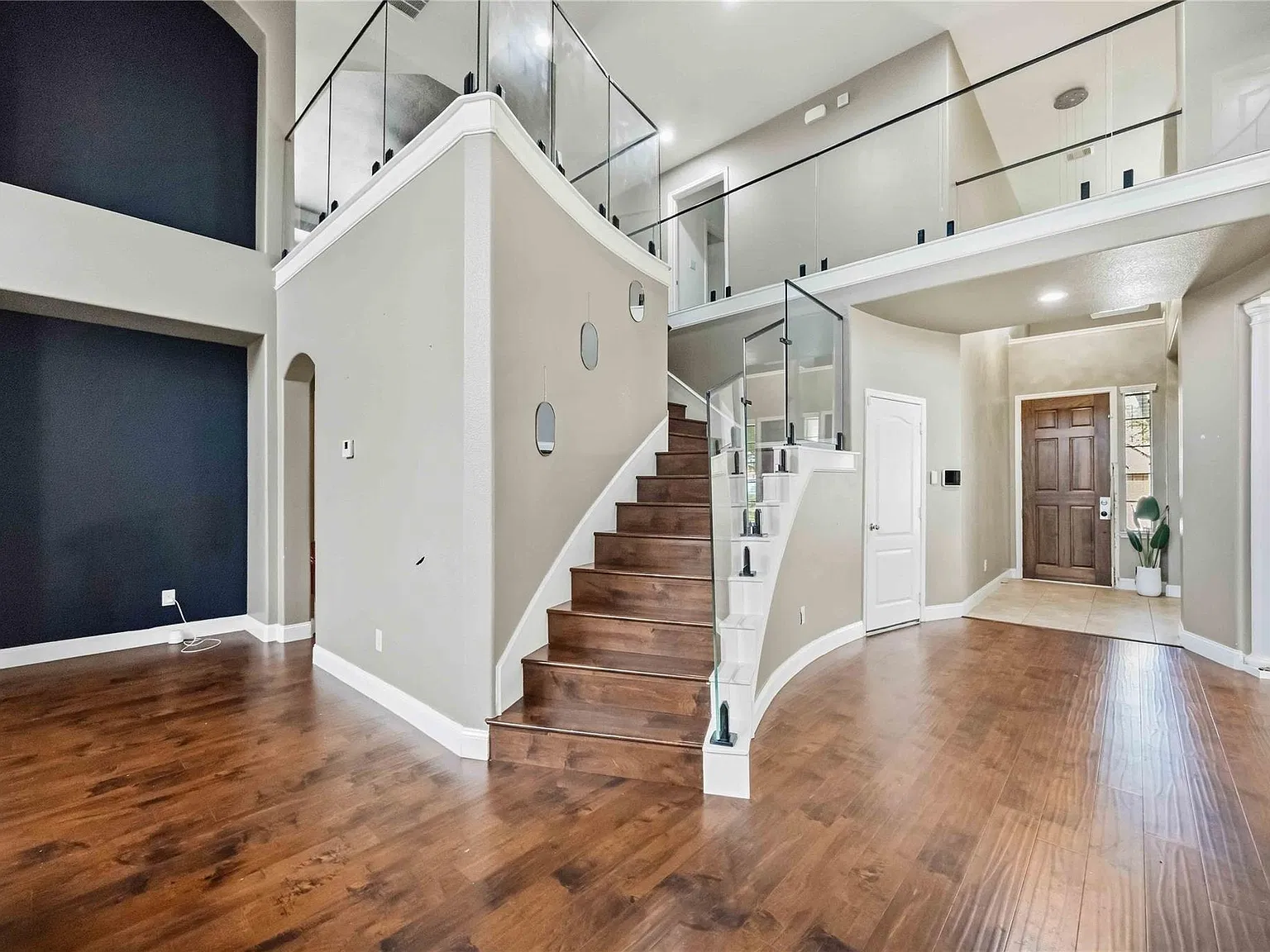 5 bed, 3.5 bath, 3442 sqft, $4,500 — Photo 1