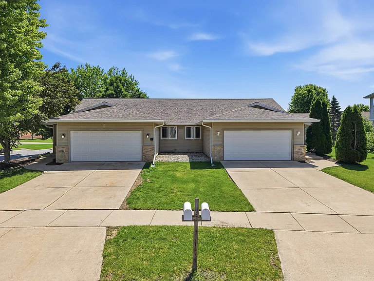 1051 Tamarack Way #1051 — Photo 2