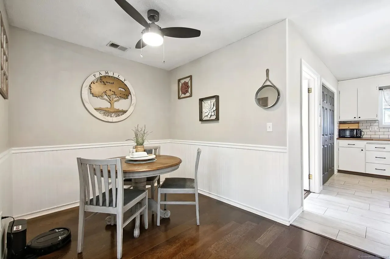 2 bed, 1270 sqft, $2,300 — Photo 2
