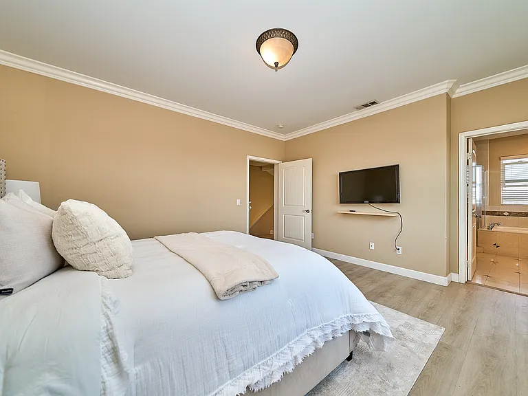 2577 Mountain Ave — Photo 33
