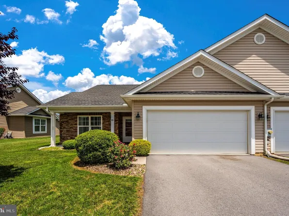 55 Cheval Pl, Falling Waters, WV 25419