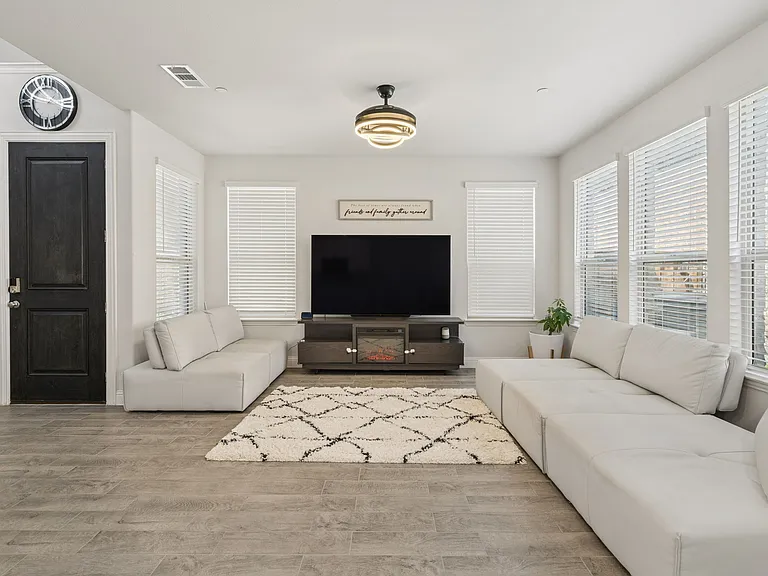 201 Tortugas Dr — Photo 6