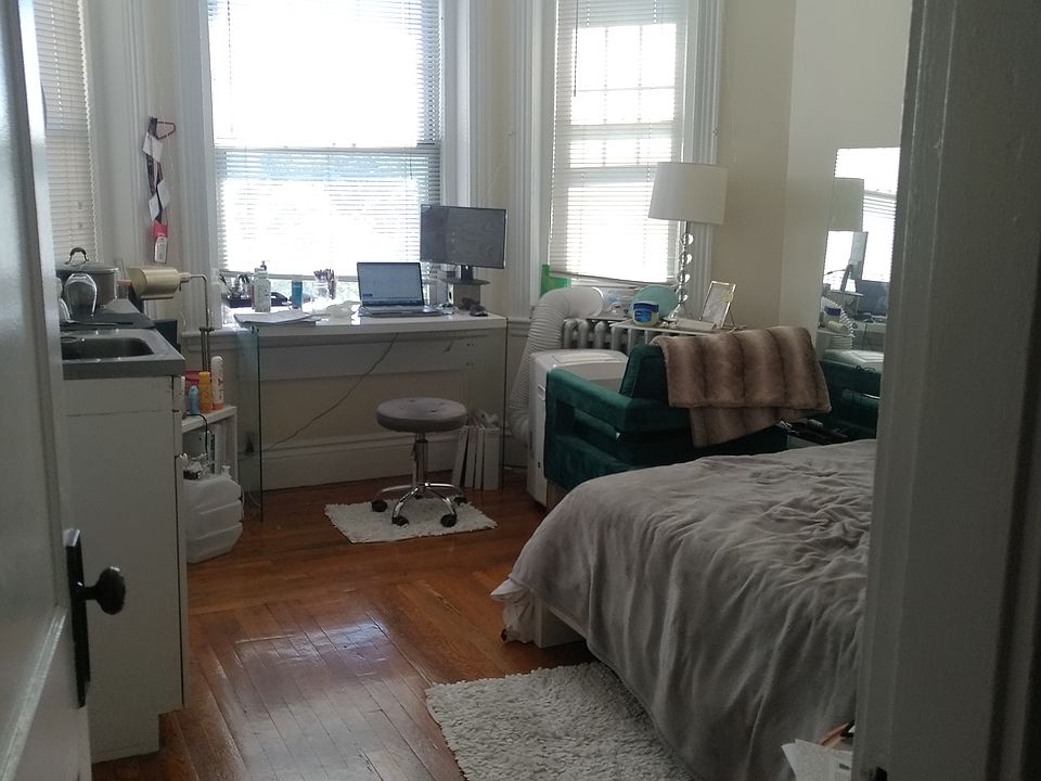 1st image of 25 Park Dr APT 24