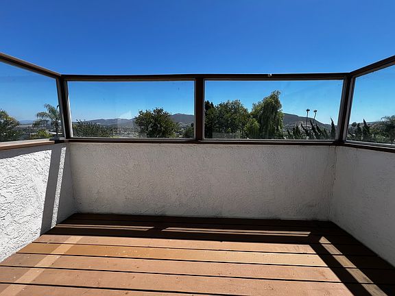 2nd image of 924 S Rancho Santa Fe Rd S #G