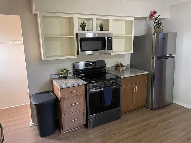3 bed, 1.0 bath, 1300 sqft, $1,450 — Photo 4