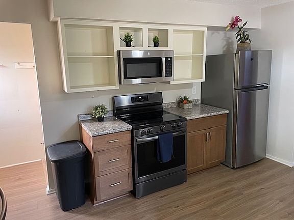 4th image of 8340 Park Dr