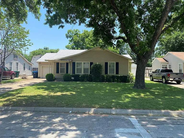 2312 Bonnie Brae Ave — Photo 1