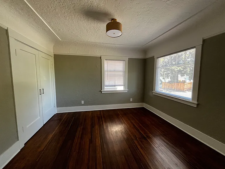 858 NE Killingsworth Ct — Photo 6