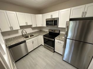 288 Grove St APT 3, Auburndale, MA 02466