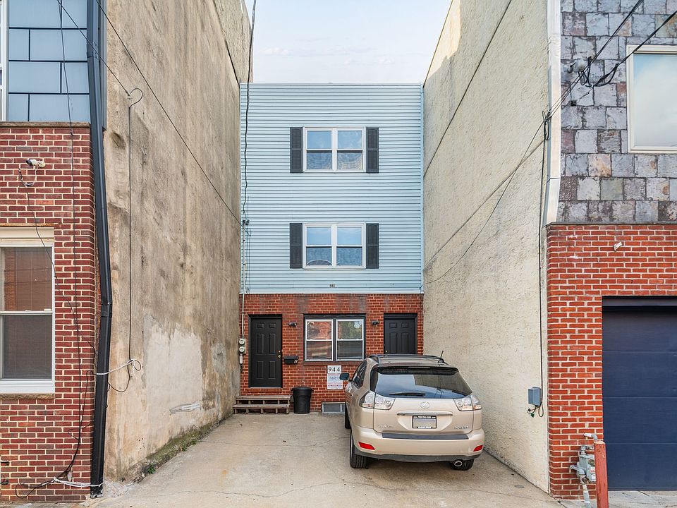 1st image of 944 New Market St #2