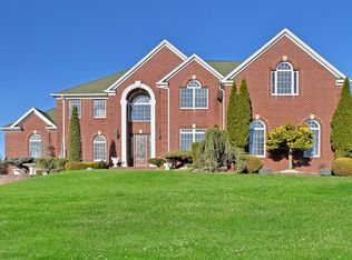 5 Diamond Hill Rd, Marlboro, NJ 07746