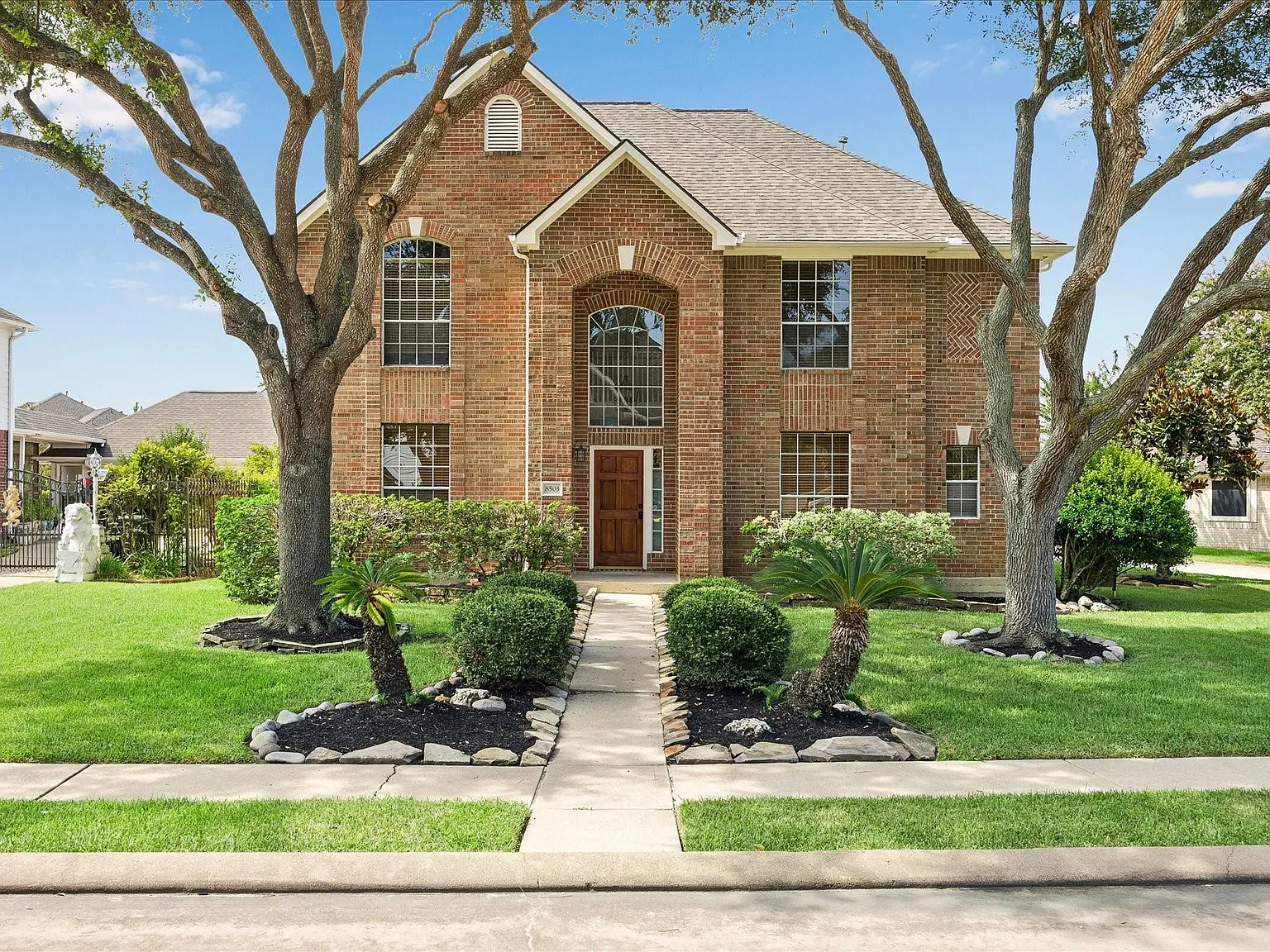 4 bed, 2.5 bath, 3266 sqft, $3,000 — Photo 1