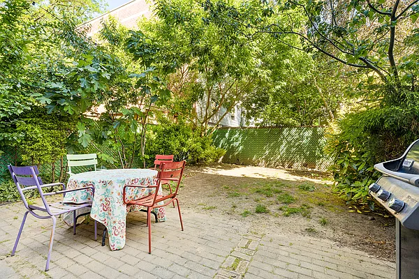 Sold by Compass | media 9