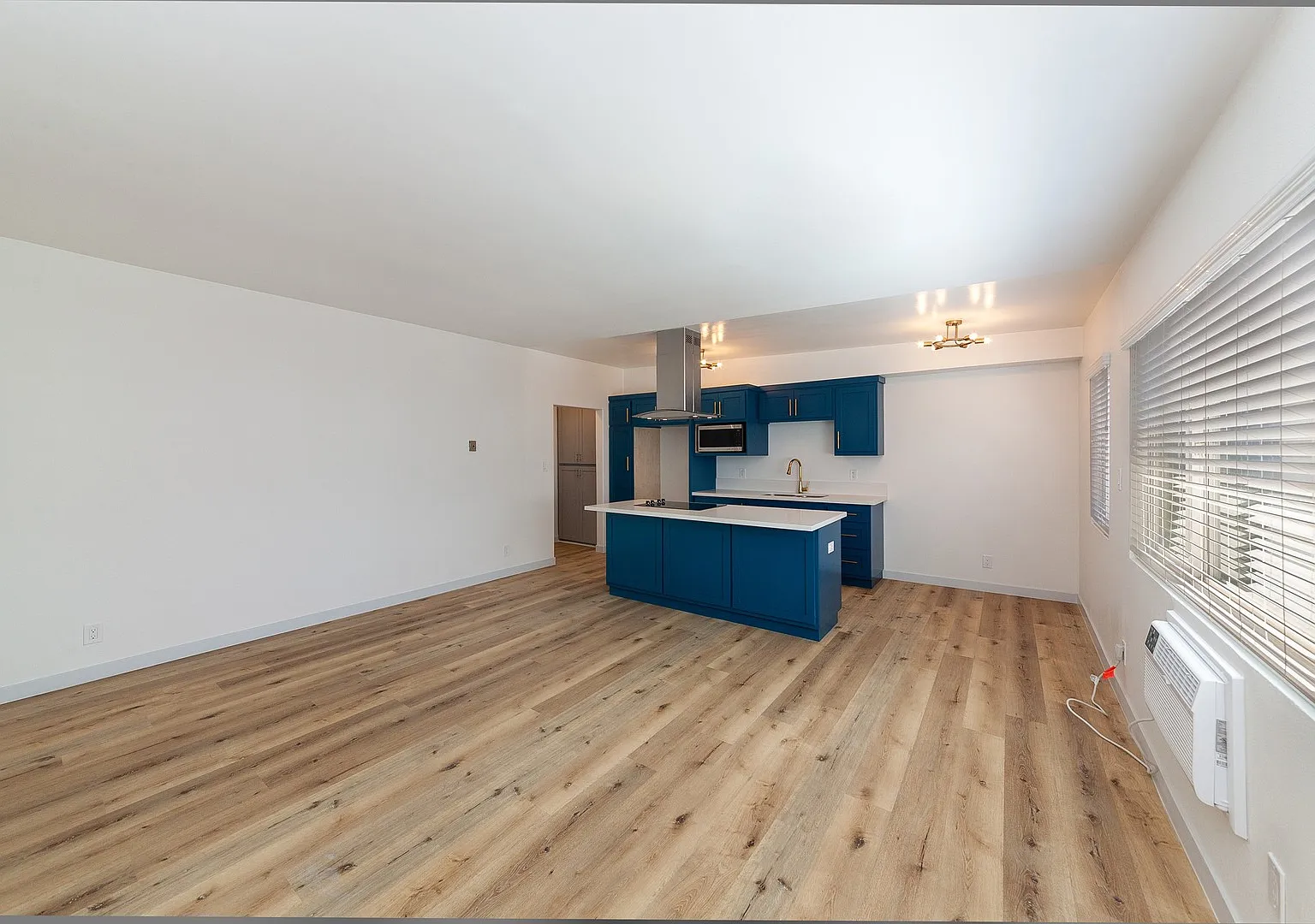 $1,950 Beautiful 1 Bedroom and 1 Bath — Photo 4