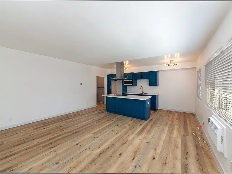 1955 Locust Ave #6 — Photo 4