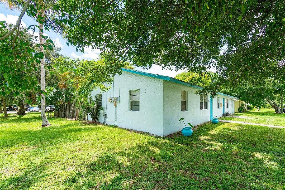 Building Photo - 4861 Gulfstream Rd