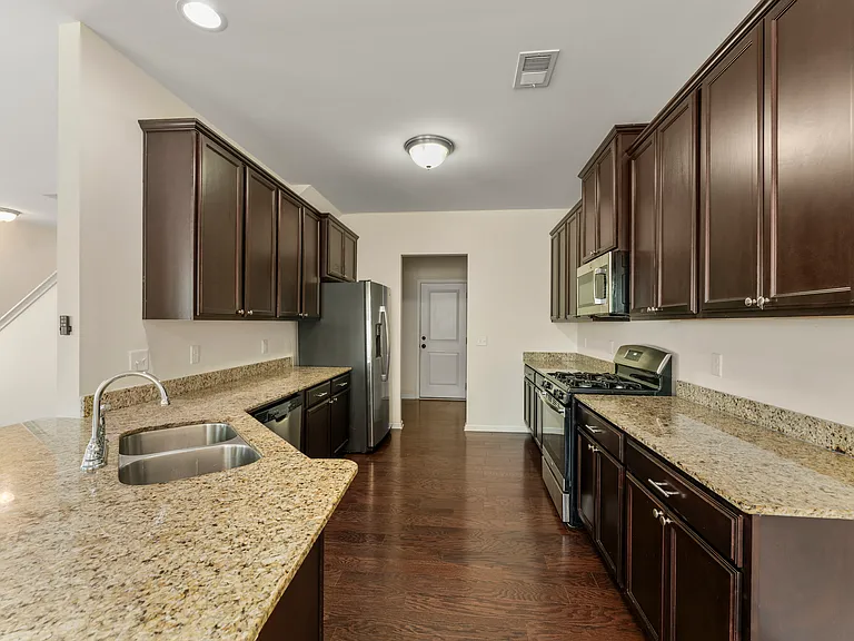 201 Ashewicke Dr — Photo 4
