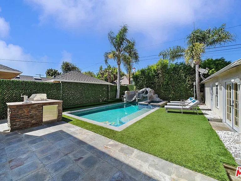 9033 Cresta Dr — Photo 2